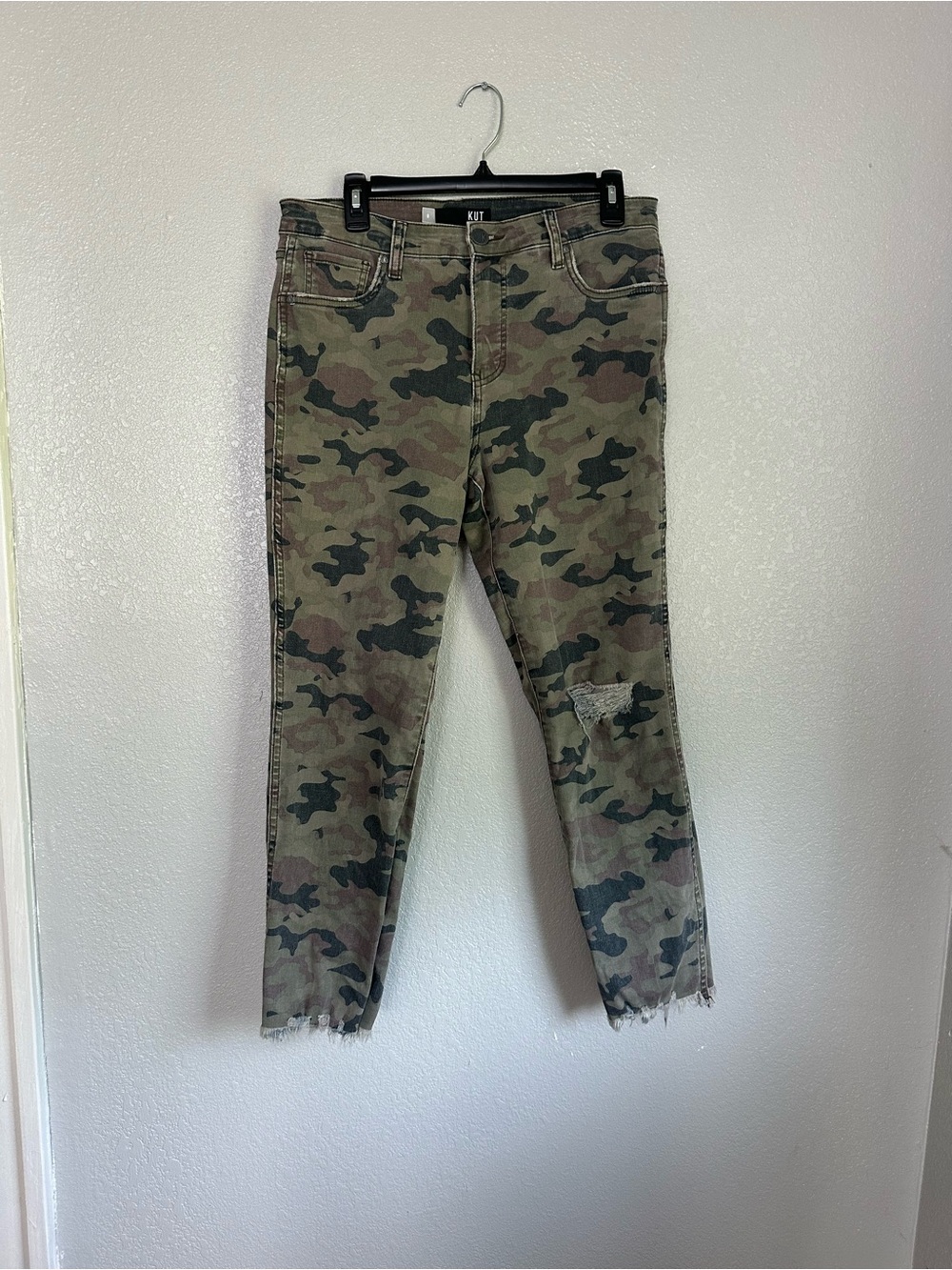 Kut from the Kloth Reese Fab Ab Ankle Straight Leg Camo Pants